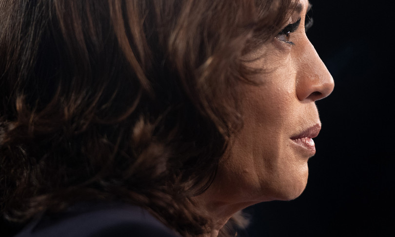 kamala harris chi e carriera biden