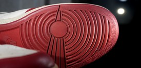 Asta record per un paio di scarpe indossate da Jordan in Italia