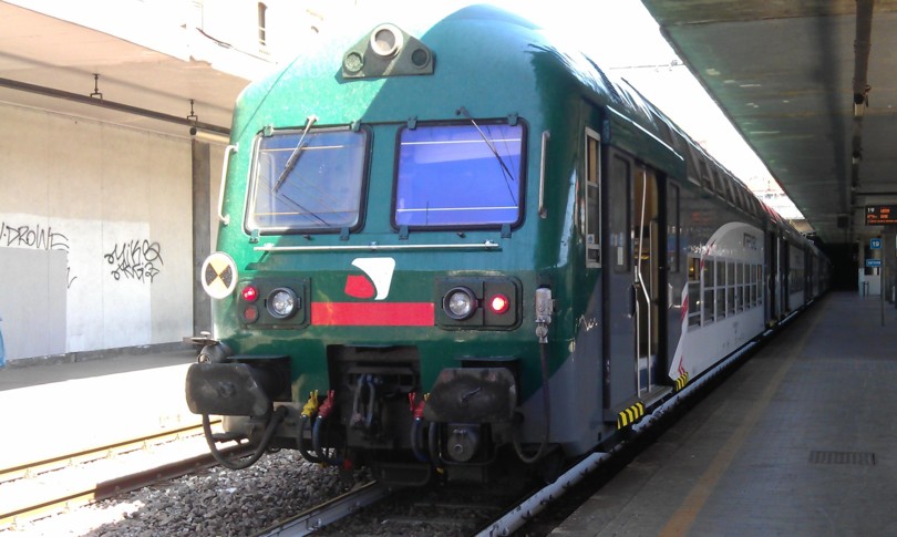 travolta uccisa treno giallo passaggio livello
