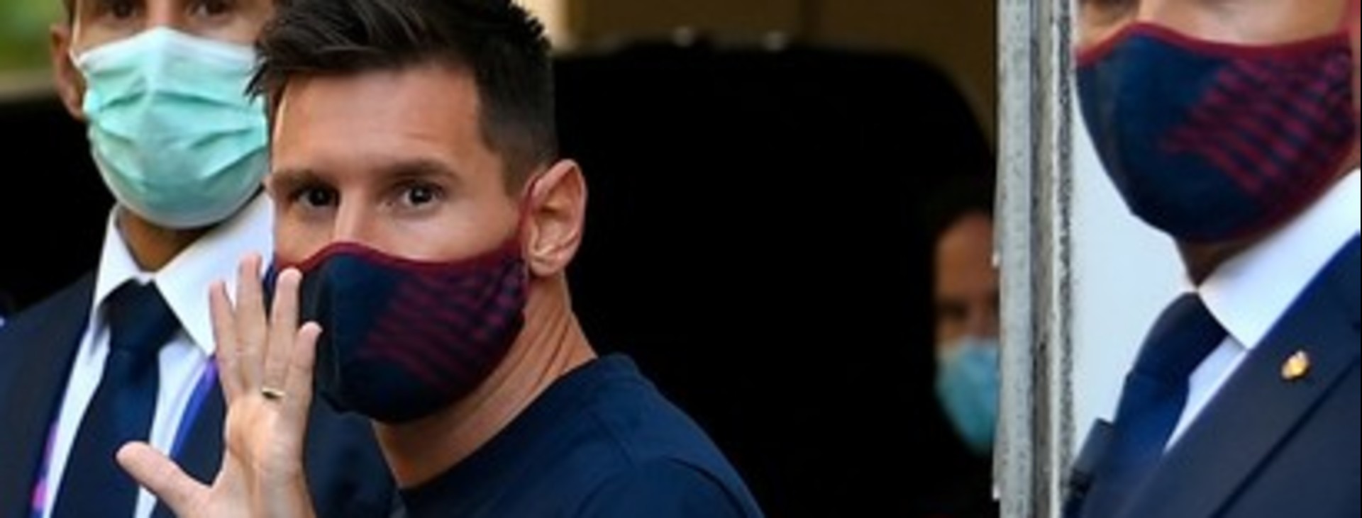 La disperazione dei tifosi per l'addio di Messi