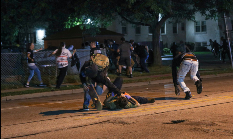 uccisi manifestanti wisconsin trump manda rinforzi