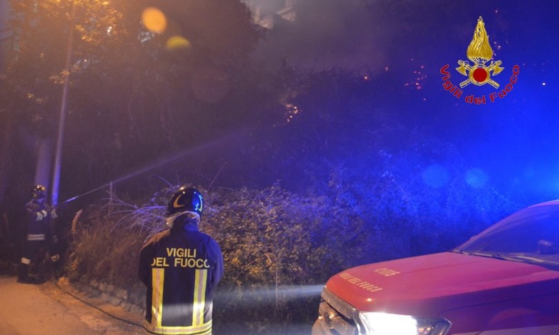 incendi fiamme palermo scopello evacuate persone