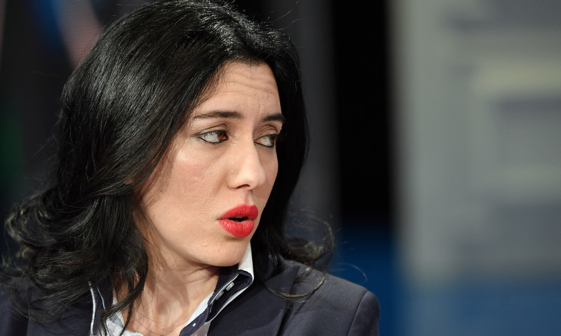 Azzolina battaglia classi pollaio