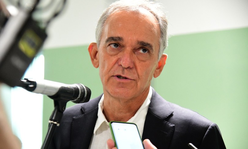 autobus distanziamento rossi follia
