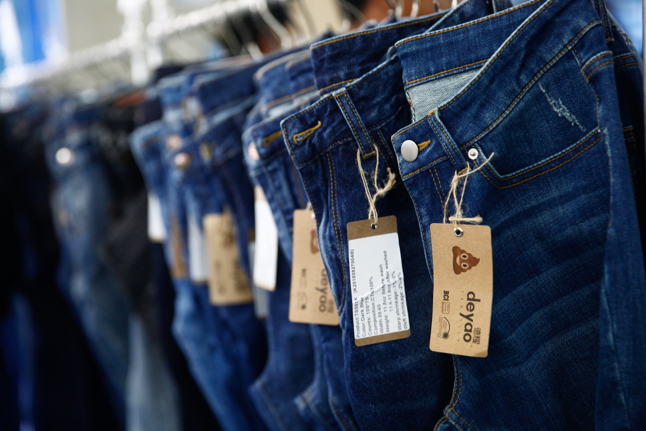 Addio oversize? Il 2026 segna il ritorno degli skinny jeans