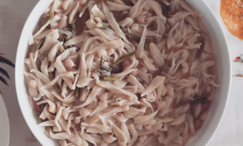 Mangiare lenticchie, fagioli e noci ambiente