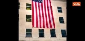 11 settembre, maxi bandiera Usa esposta sul Pentagono