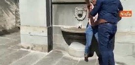 Salvini aggredito a Pontassieve, le immagini inedite