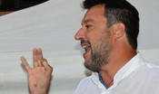 Salvini è stato contestato a Torre del Greco e ha interrotto il comizio