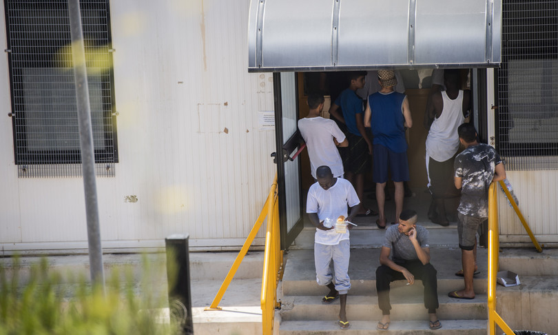 lampedusa 119 sbarchi hotspot pieno