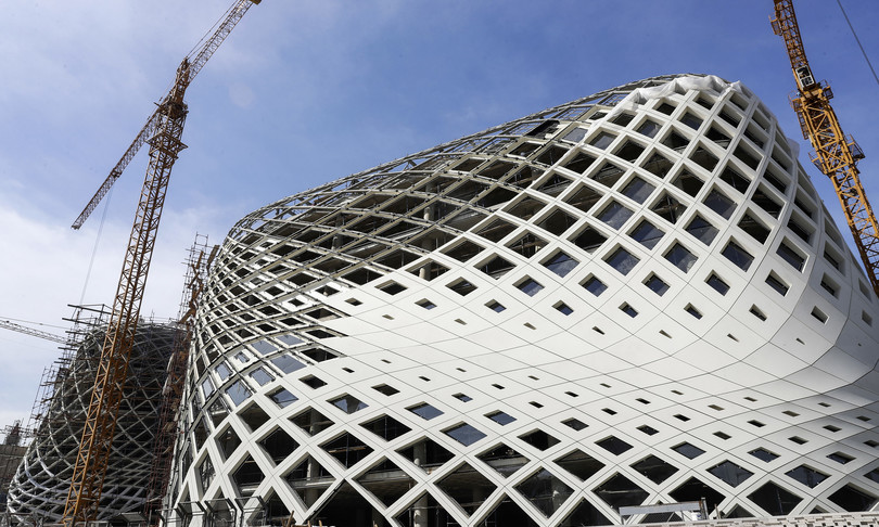 beirut nuovo incendio palazzo zaha hadid