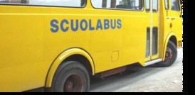 Bimbo di 4 anni muore travolto da scuolabus nel Livornese