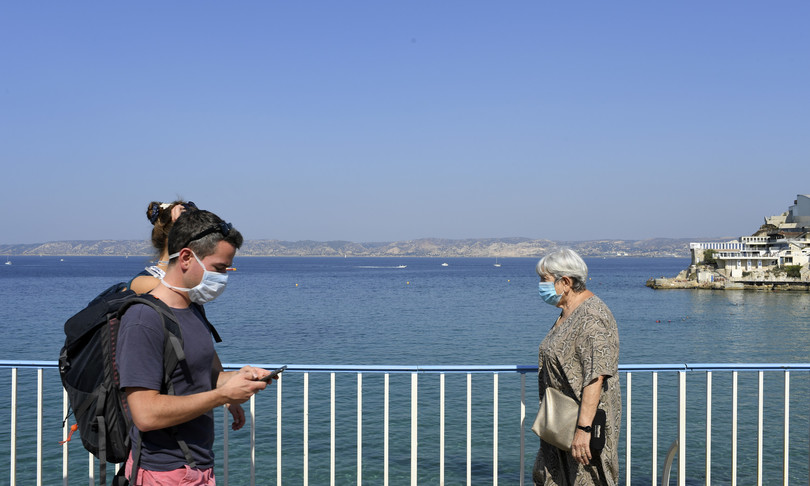 Coronavirus: Francia alza allerta bar chiusi al Sud