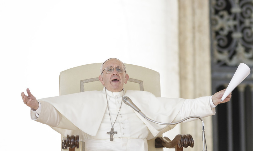 becciu dimissioni vaticano papa francesco