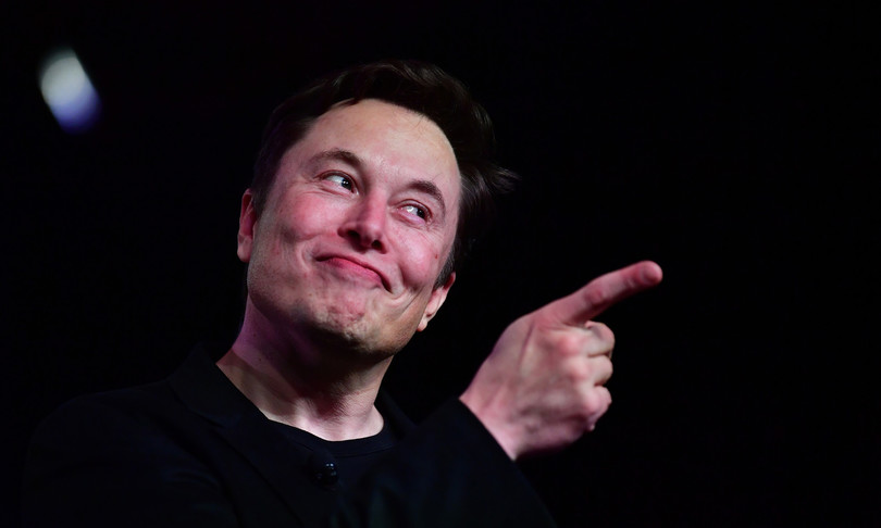 Nikola one Battaglia tra Tesla e avversario a idrogeno