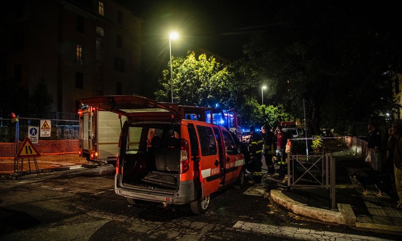 Uomo barricato Roma tor marancia minaccia far esplodere bomba
