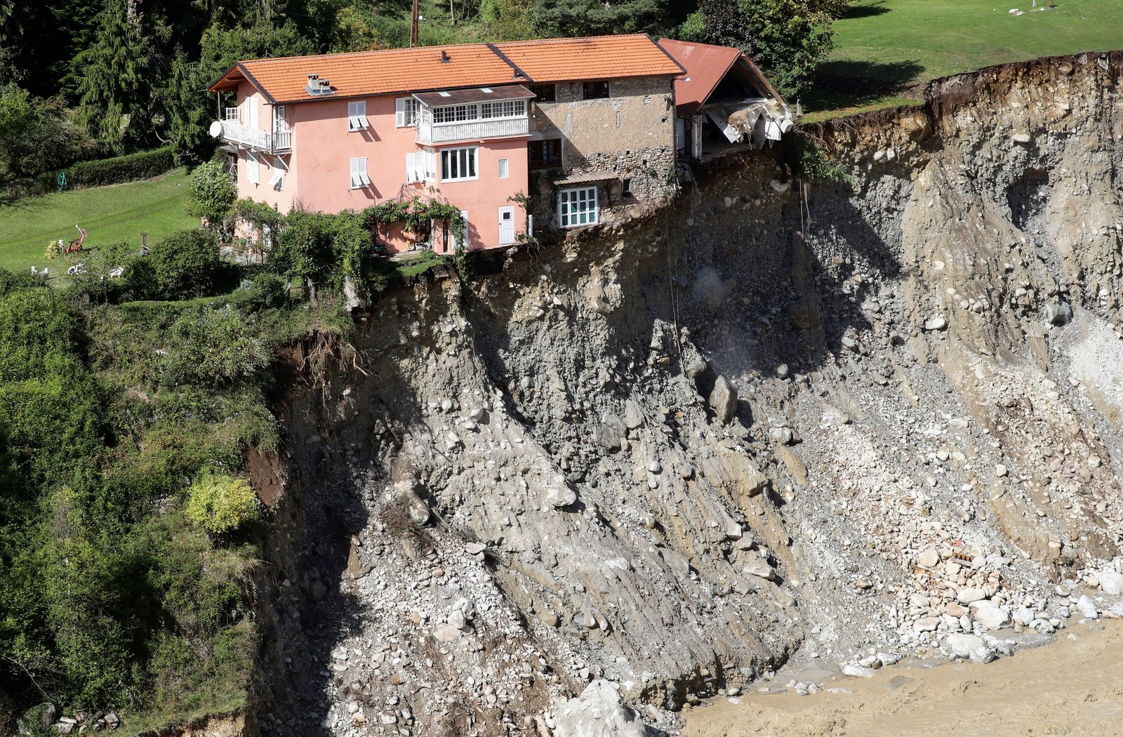 I danni fatti dal maltempo sulle Alpi Marittime francesi