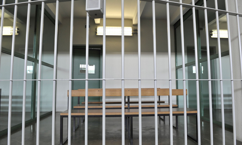 cosa rischia chi fa entrare telefonino carcere