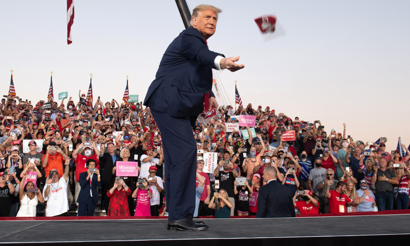 america 2020 elezioni trump bacio covid