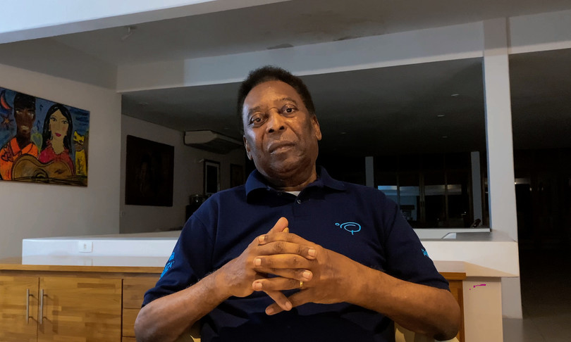 pele 80 anni incide canzone