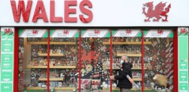 Il contagio accelera in Gran Bretagna, il Galles entra in lockdown