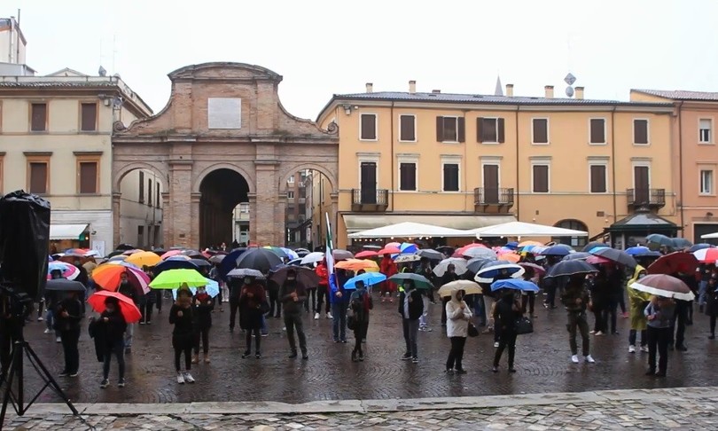 Covid Rimini no disordini manifestazione anti-restrizioni