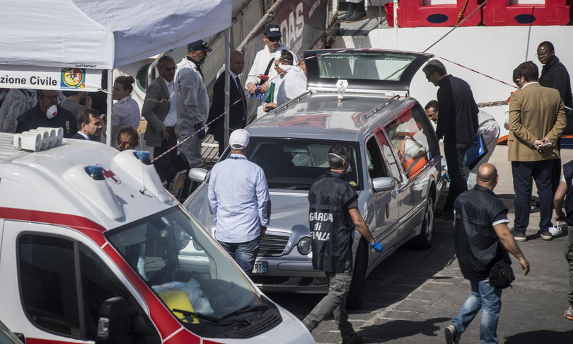 funzionari arrestati permesso soggiorno catania