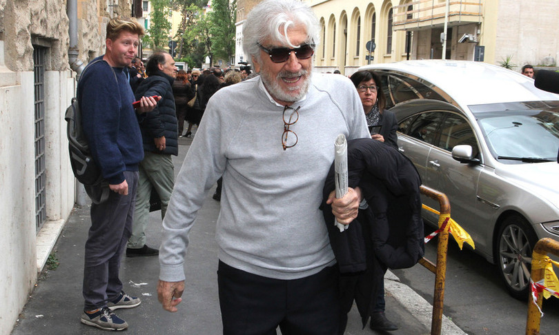 gigi proietti terapia intensiva grave