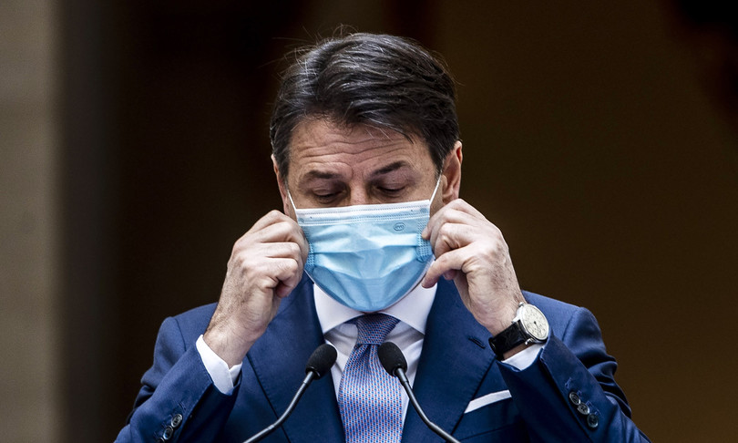 Covid Conte nuove misure restrittive centri commerciali musei mostre