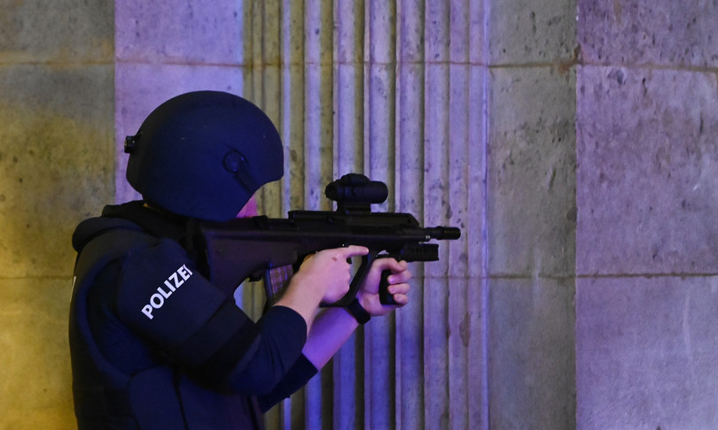 attentato vienna morti feriti dinamica