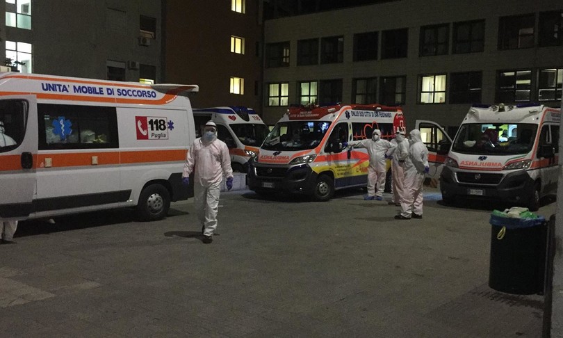 Covid coda ambulanze sospetti positivi ospedale Foggia