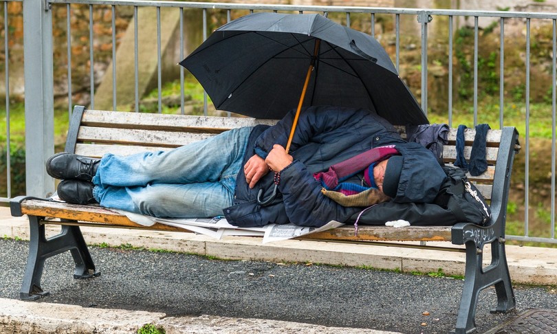 carita povertà senza tetto europa