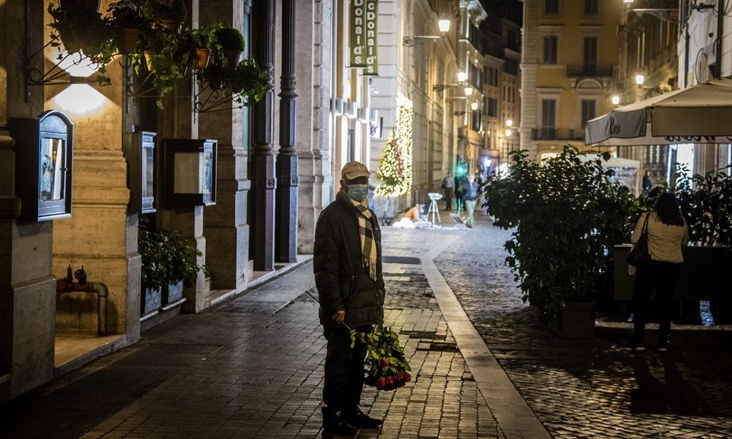 Conte scuole focolai covid shopping natale