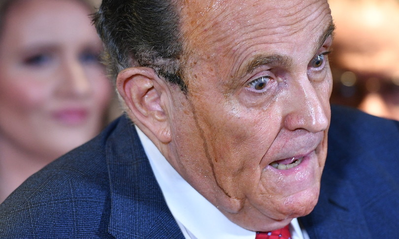 ironia web tinta cola guance giuliani
