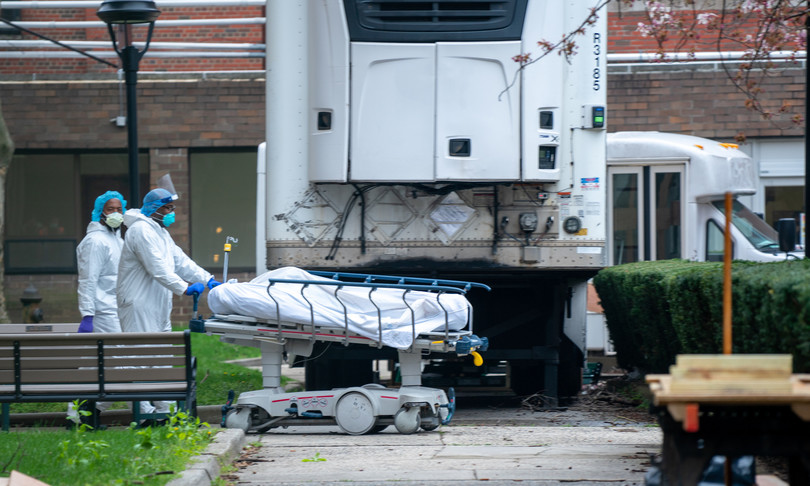 covid morti camion frigo new york