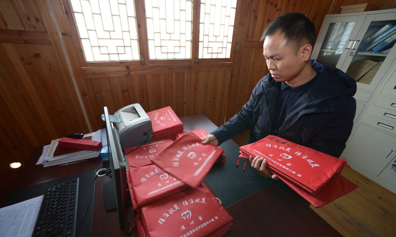 cina sconfitta povertà assoluta