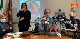 Zaia: "Nuova ordinanza con misure su assembramenti, numero chiuso nei negozi"