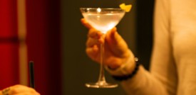 La storia tutta italiana dell'aperitivo in busta “supplente” dei bartender bloccati dalla pandemia