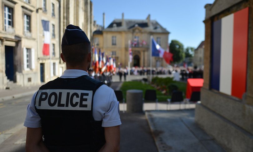 Quattro poliziotti francesi incriminati pestaggio zecler