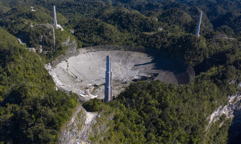 schianto grande radiotelescopio arecibo