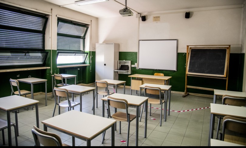 banchi scuola operazione completata azzolina