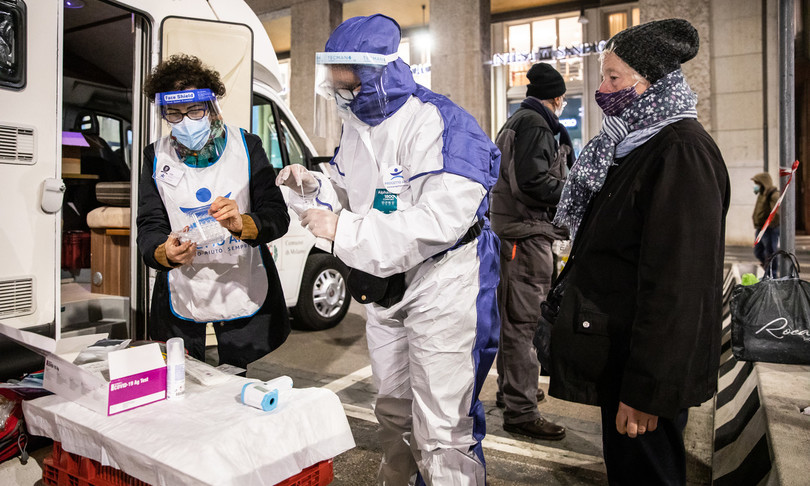poveri milano coprifuoco covid nuova poverta