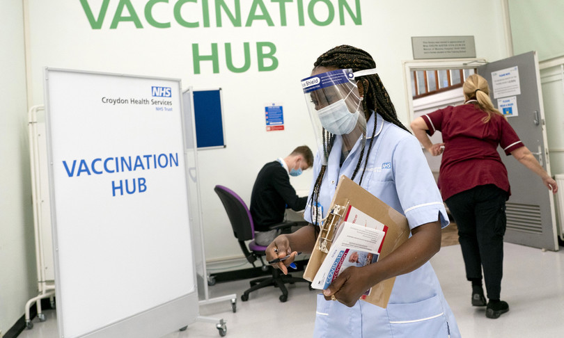 Vaccino reazioni allergiche Gb allerta autorità