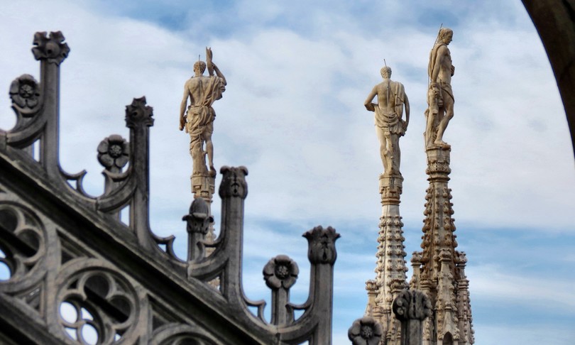 duomo milano gigante fragile