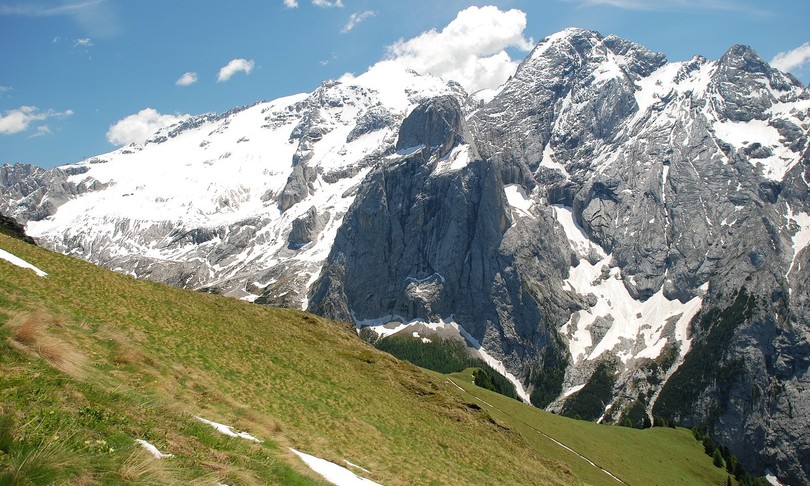 montagna valanga marmolada passo fedaia