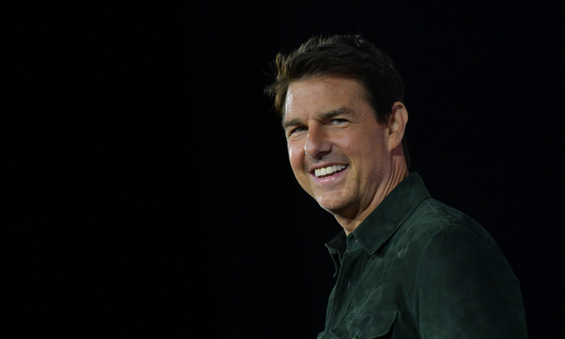sfuriata tom cruise toupe distanziamento