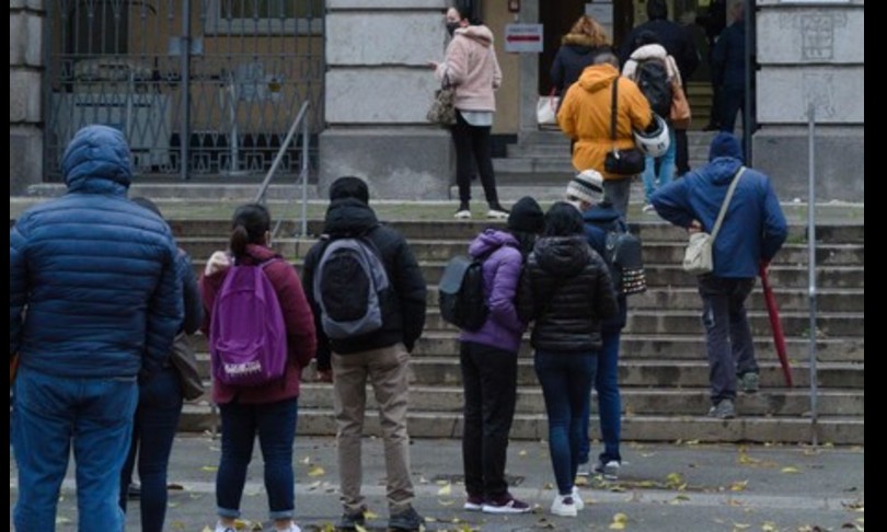 Covid Giovani Nuovi Poveri Coda Buoni Spesa Genova