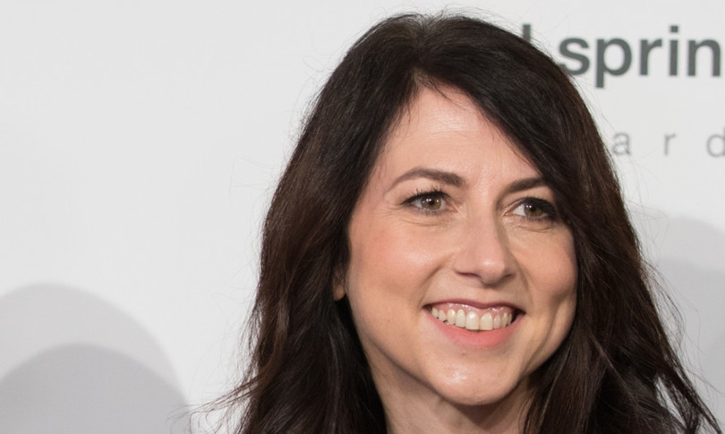 moglie bezos dona miliardi beneficenza
