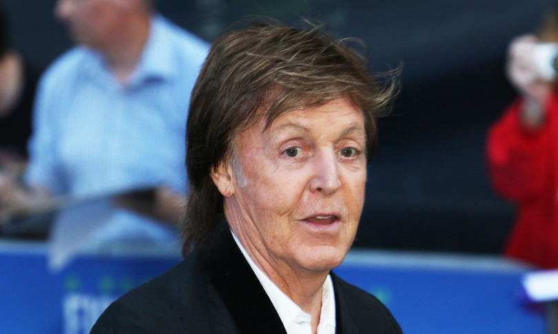 covid mccartney mascherina anonimato