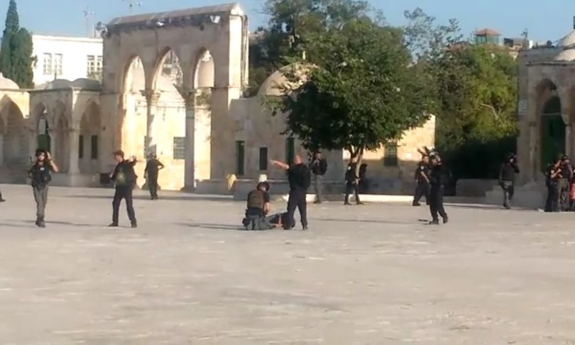 attacco a Gerusalemme agenti uccidono aggressore 17enne